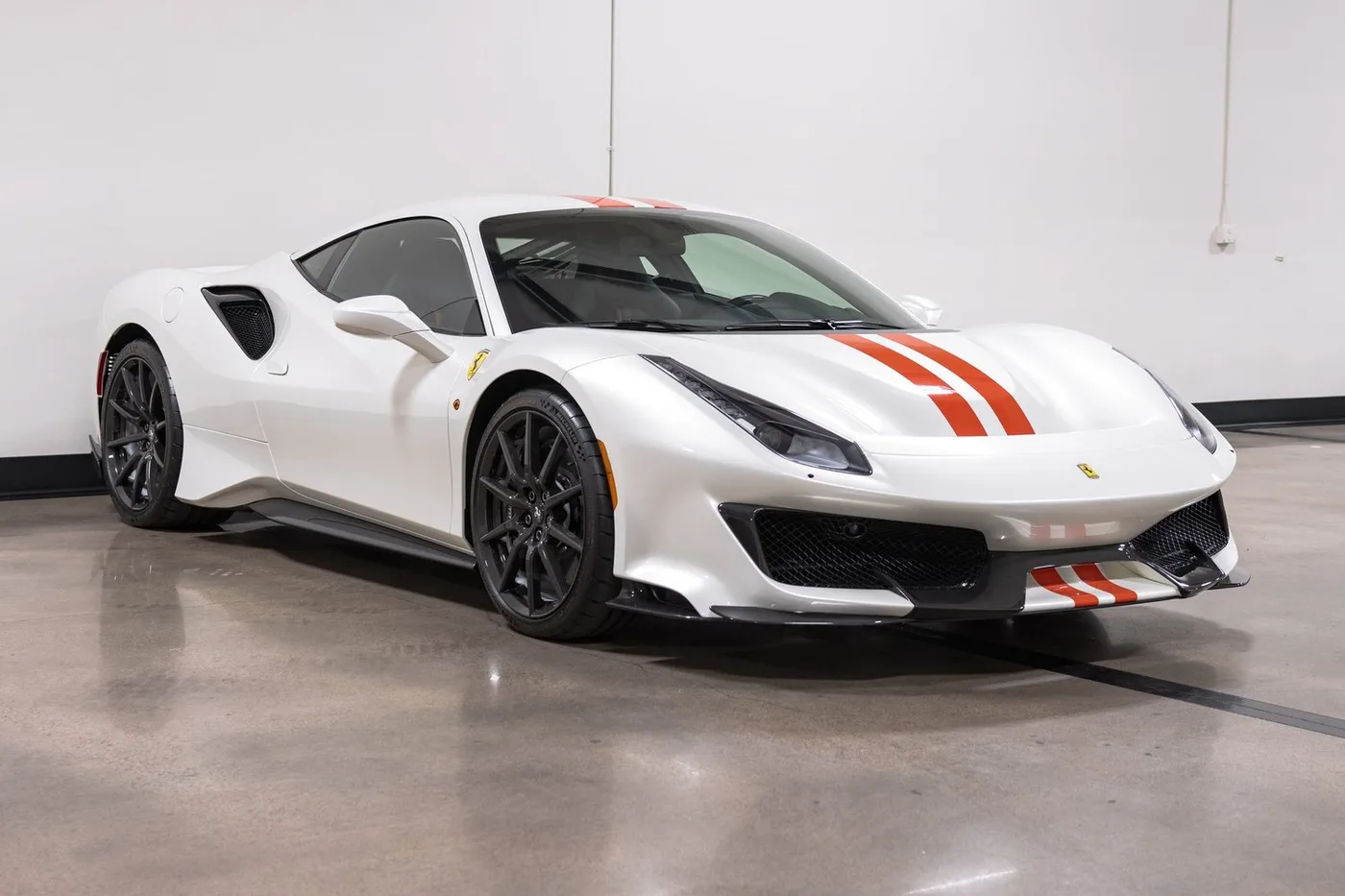 2020 Ferrari 488 Pista verkauft von einem Fachhändler in Costa Mesa, Vereinigte Staaten, Foto 2 von 15