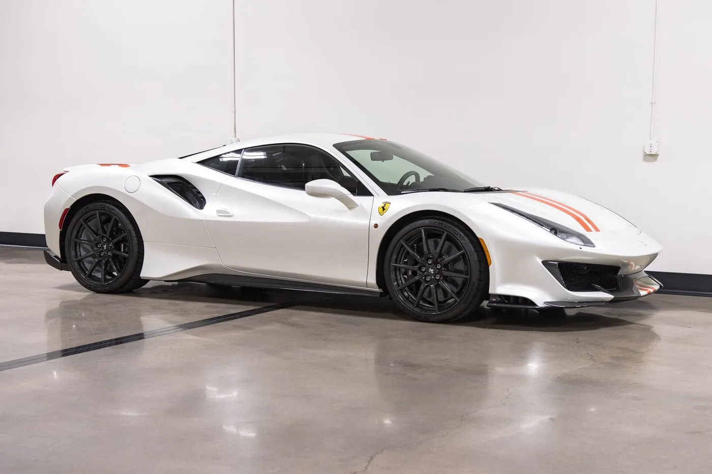 2020 Ferrari 488 Pista verkauft von einem Fachhändler in Costa Mesa, Vereinigte Staaten, Foto 5 von 15