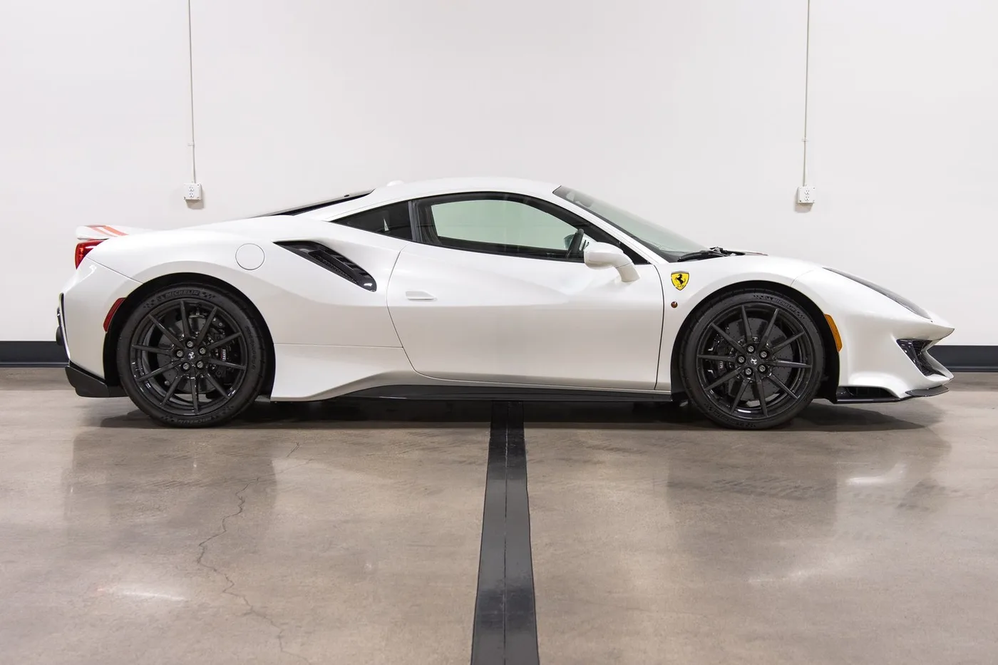 2020 Ferrari 488 Pista verkauft von einem Fachhändler in Costa Mesa, Vereinigte Staaten, Foto 6 von 15