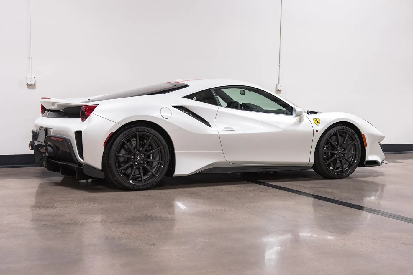 2020 Ferrari 488 Pista verkauft von einem Fachhändler in Costa Mesa, Vereinigte Staaten, Foto 7 von 15