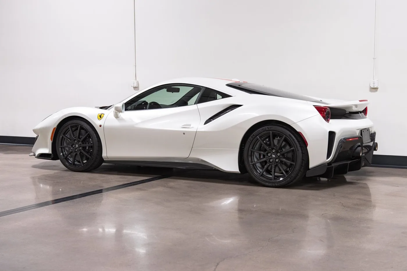 2020 Ferrari 488 Pista verkauft von einem Fachhändler in Costa Mesa, Vereinigte Staaten, Foto 8 von 15