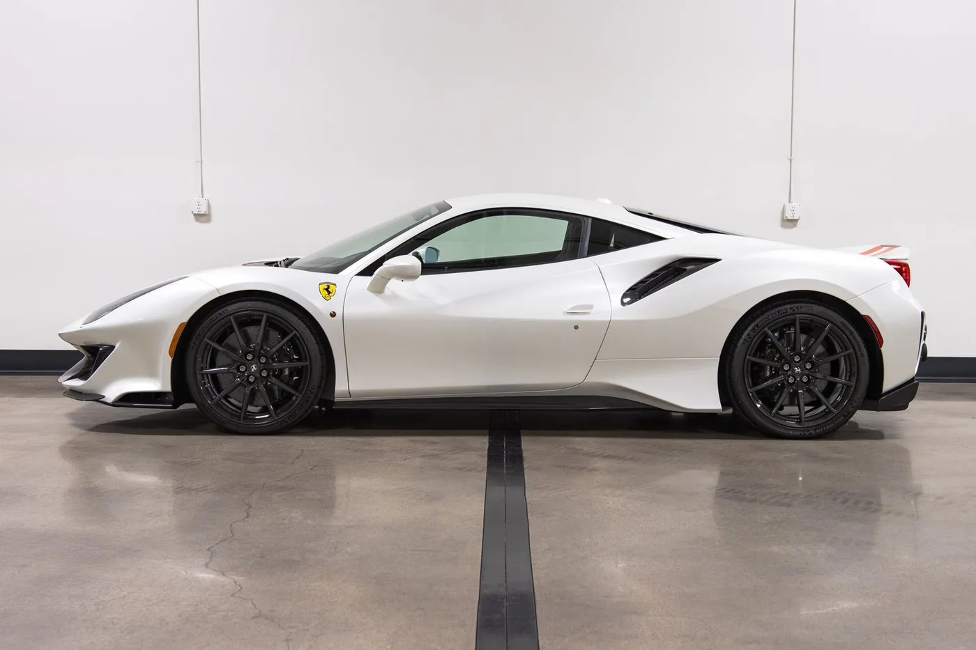 2020 Ferrari 488 Pista verkauft von einem Fachhändler in Costa Mesa, Vereinigte Staaten, Foto 9 von 15