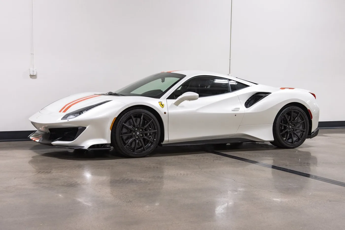 2020 Ferrari 488 Pista verkauft von einem Fachhändler in Costa Mesa, Vereinigte Staaten, Foto 10 von 15