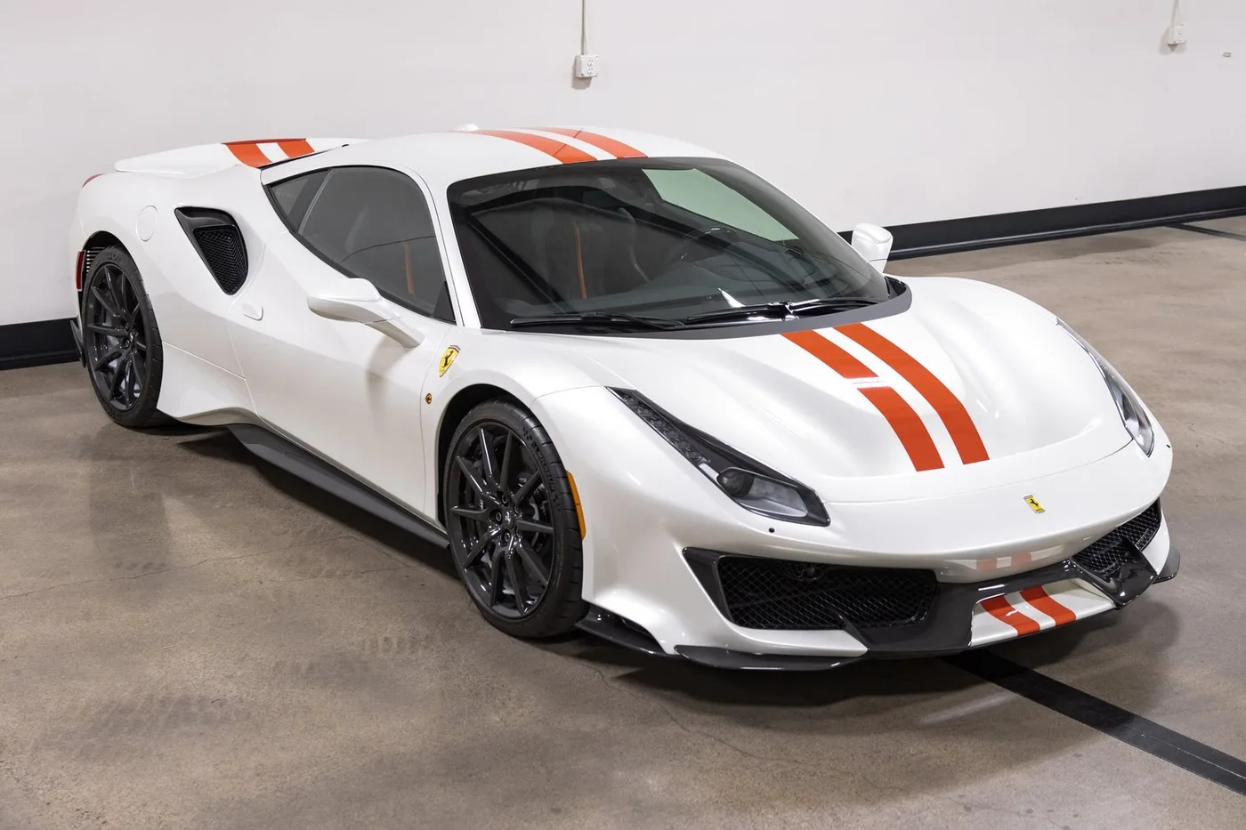 2020 Ferrari 488 Pista verkauft von einem Fachhändler in Costa Mesa, Vereinigte Staaten, Foto 11 von 15