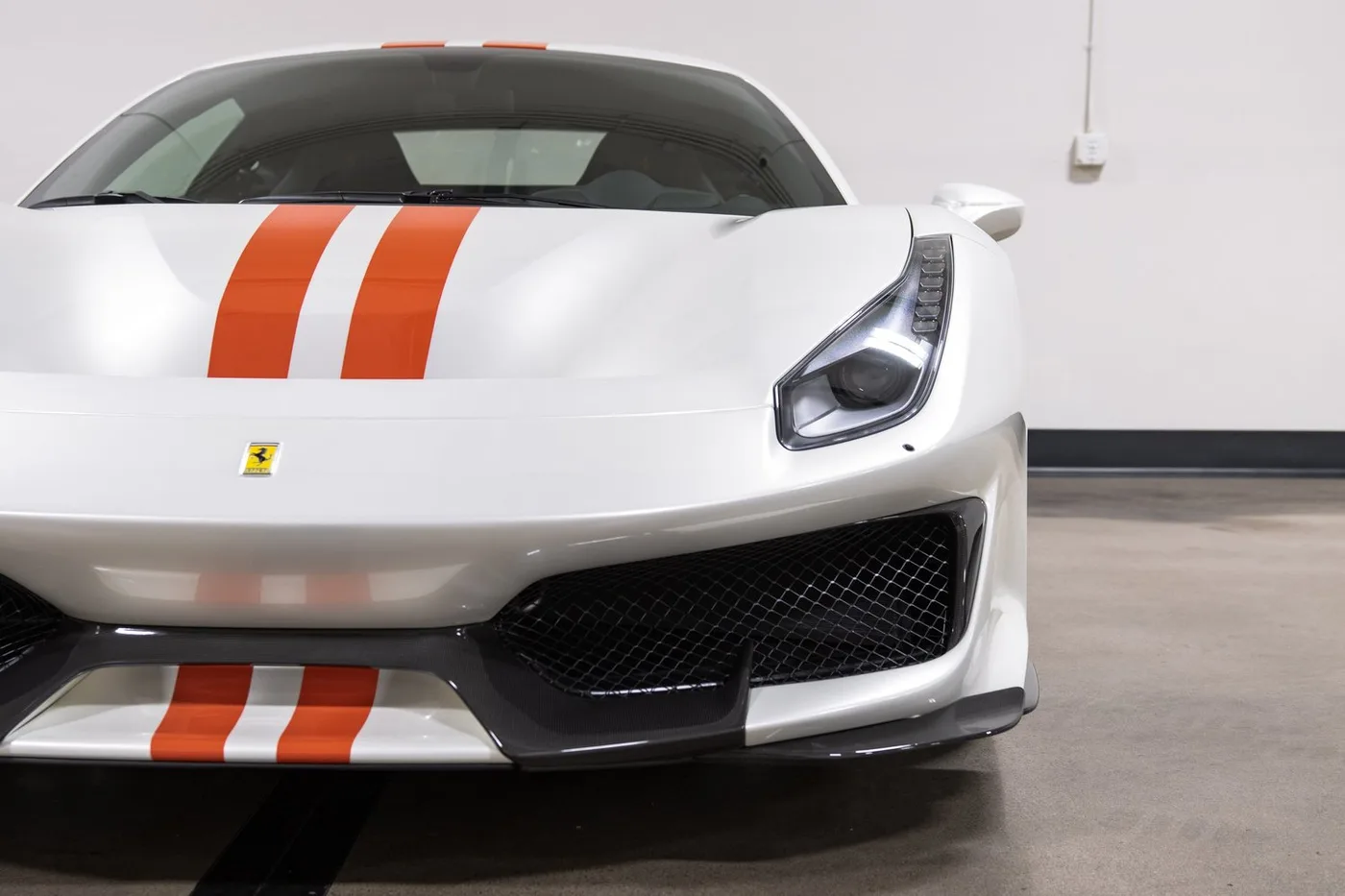 2020 Ferrari 488 Pista verkauft von einem Fachhändler in Costa Mesa, Vereinigte Staaten, Foto 14 von 15