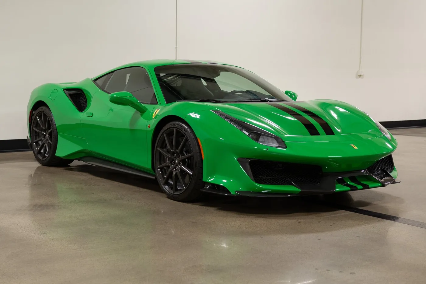 2020 Ferrari 488 Pista verkauft von einem Fachhändler in Costa Mesa, Vereinigte Staaten, Foto 2 von 15