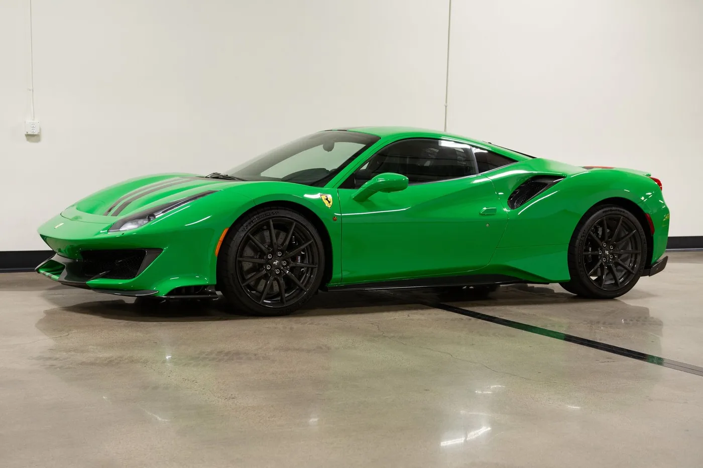 2020 Ferrari 488 Pista verkauft von einem Fachhändler in Costa Mesa, Vereinigte Staaten, Foto 5 von 15
