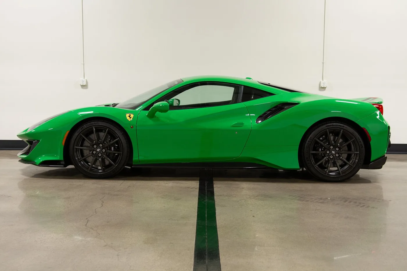 2020 Ferrari 488 Pista verkauft von einem Fachhändler in Costa Mesa, Vereinigte Staaten, Foto 6 von 15