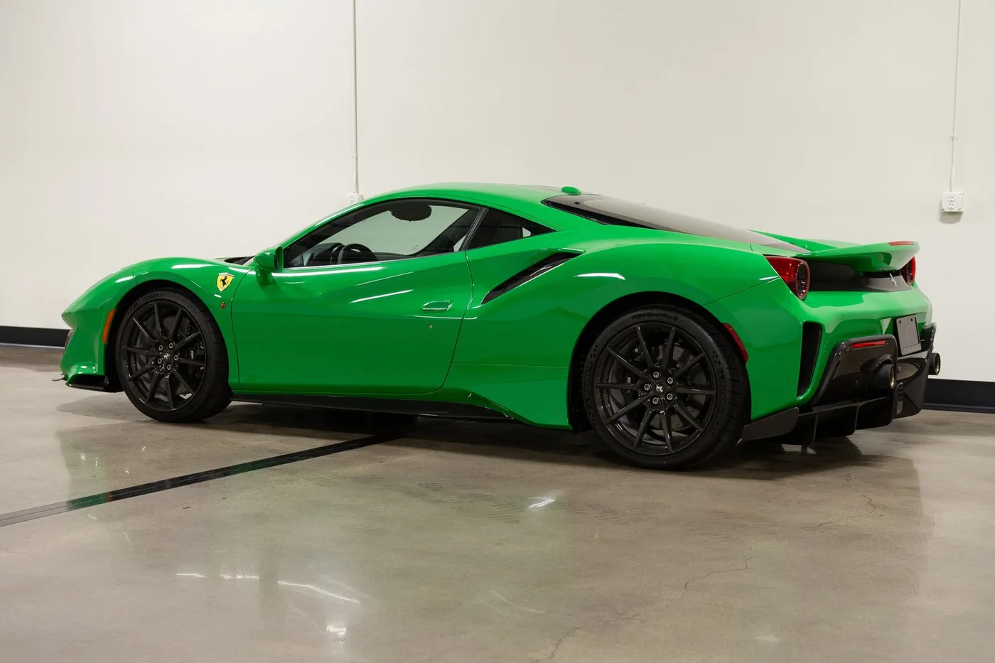 2020 Ferrari 488 Pista verkauft von einem Fachhändler in Costa Mesa, Vereinigte Staaten, Foto 7 von 15
