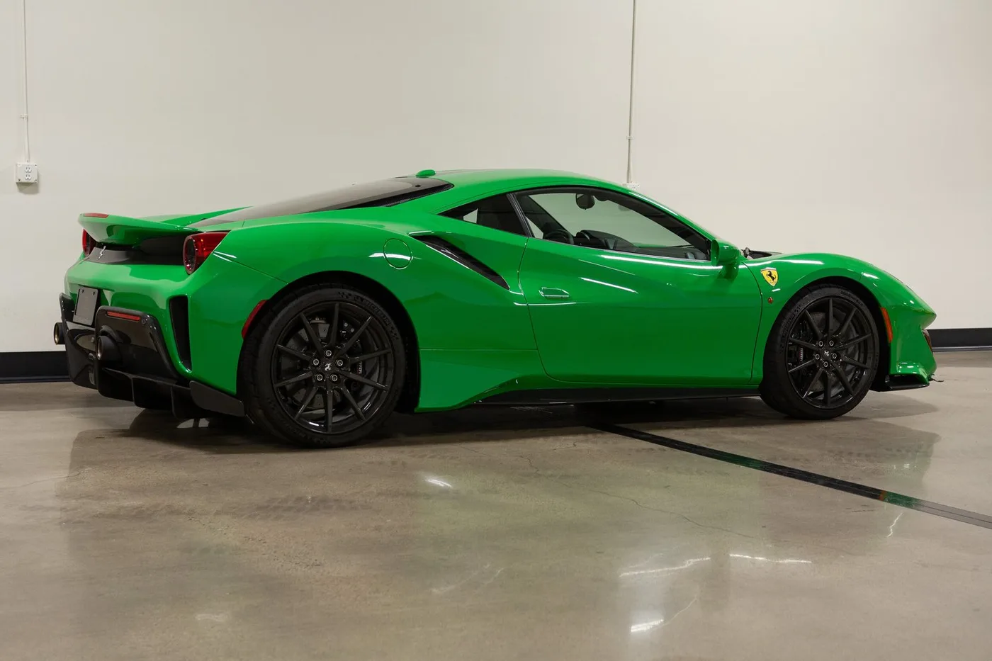 2020 Ferrari 488 Pista verkauft von einem Fachhändler in Costa Mesa, Vereinigte Staaten, Foto 8 von 15