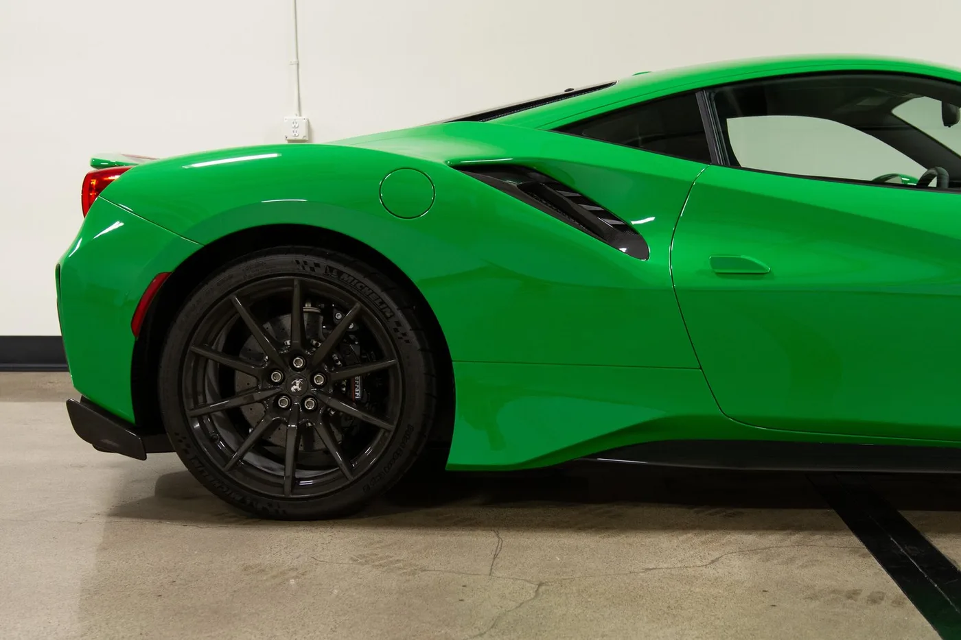 2020 Ferrari 488 Pista verkauft von einem Fachhändler in Costa Mesa, Vereinigte Staaten, Foto 15 von 15