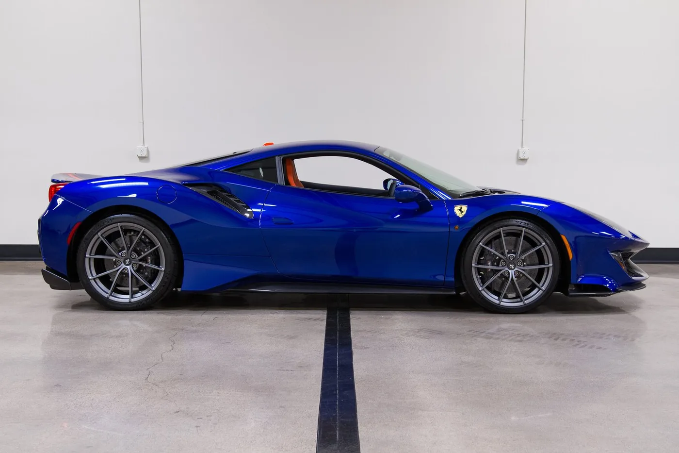 2020 Ferrari 488 Pista vendue par un concessionnaire spécialisé à Costa Mesa, États-Unis, photo 9 sur 15