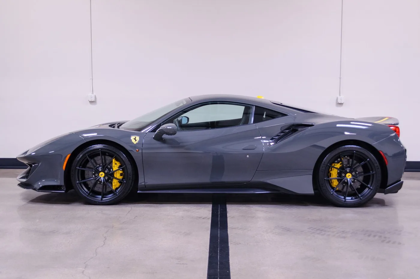 2020 Ferrari 488 Pista vendue par un concessionnaire spécialisé à Costa Mesa, États-Unis, photo 6 sur 15
