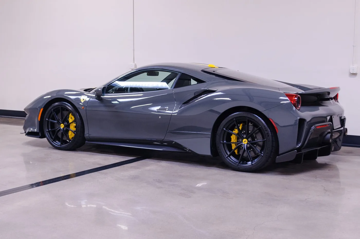 2020 Ferrari 488 Pista vendue par un concessionnaire spécialisé à Costa Mesa, États-Unis, photo 7 sur 15