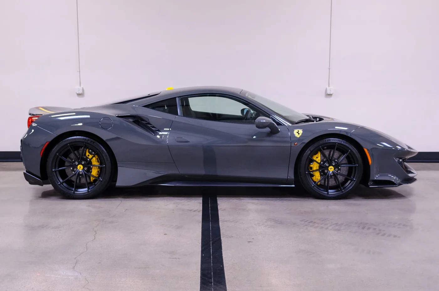 2020 Ferrari 488 Pista vendue par un concessionnaire spécialisé à Costa Mesa, États-Unis, photo 9 sur 15