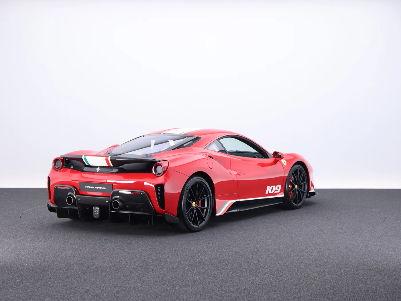 2020 Ferrari 488 Pista angeboten von einem Fachhändler in Frankfurt am Main, Deutschland, Foto 3 von 15