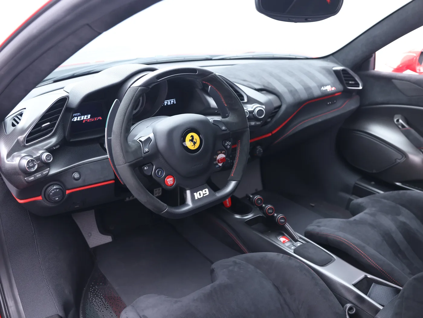 2020 Ferrari 488 Pista angeboten von einem Fachhändler in Frankfurt am Main, Deutschland, Foto 5 von 15