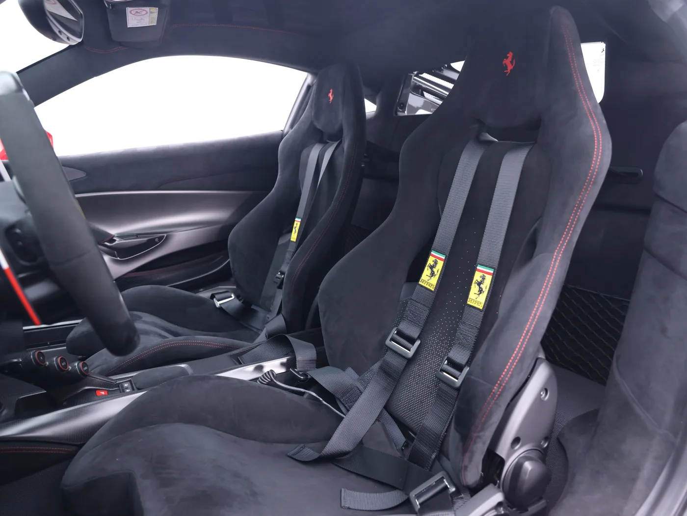 2020 Ferrari 488 Pista angeboten von einem Fachhändler in Frankfurt am Main, Deutschland, Foto 6 von 15