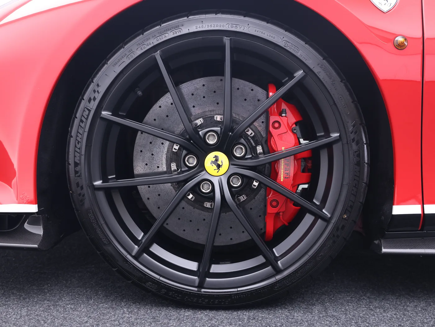 2020 Ferrari 488 Pista angeboten von einem Fachhändler in Frankfurt am Main, Deutschland, Foto 11 von 15