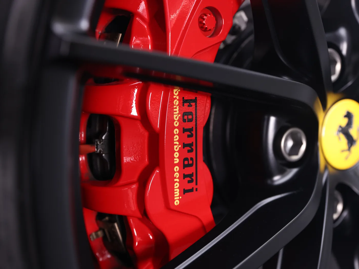 2020 Ferrari 488 Pista angeboten von einem Fachhändler in Frankfurt am Main, Deutschland, Foto 12 von 15
