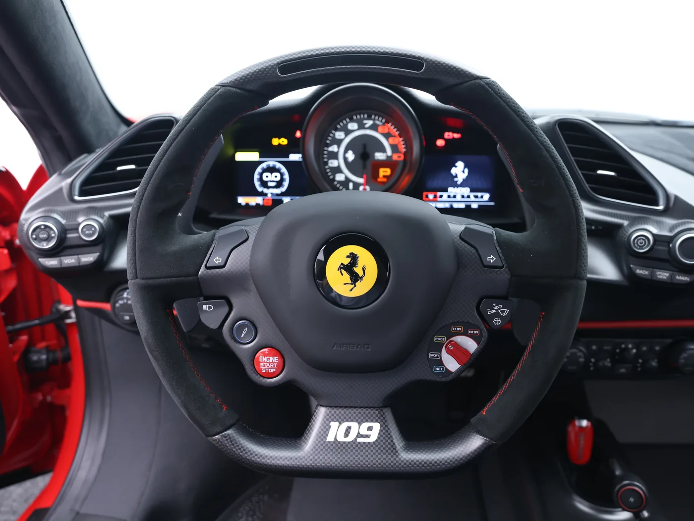2020 Ferrari 488 Pista angeboten von einem Fachhändler in Frankfurt am Main, Deutschland, Foto 14 von 15