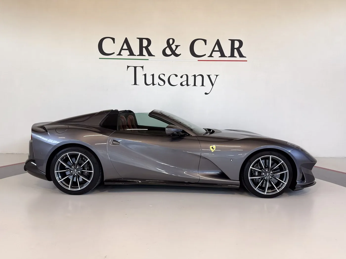 2020 Ferrari 812 GTS offered by a specialist dealer in Lucca, Italy, photo 5 of 17