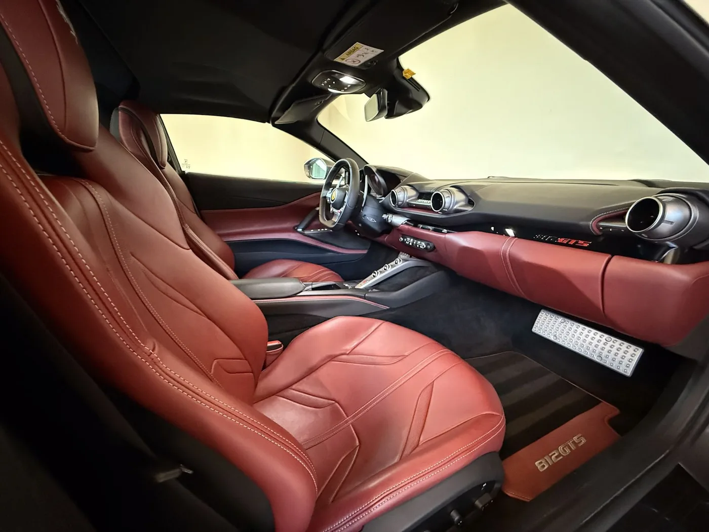2020 Ferrari 812 GTS offered by a specialist dealer in Lucca, Italy, photo 11 of 17