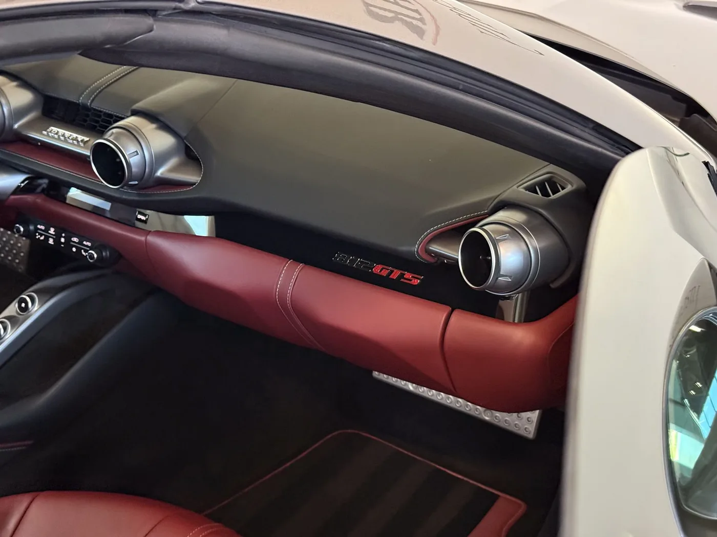 2020 Ferrari 812 GTS offered by a specialist dealer in Lucca, Italy, photo 13 of 17