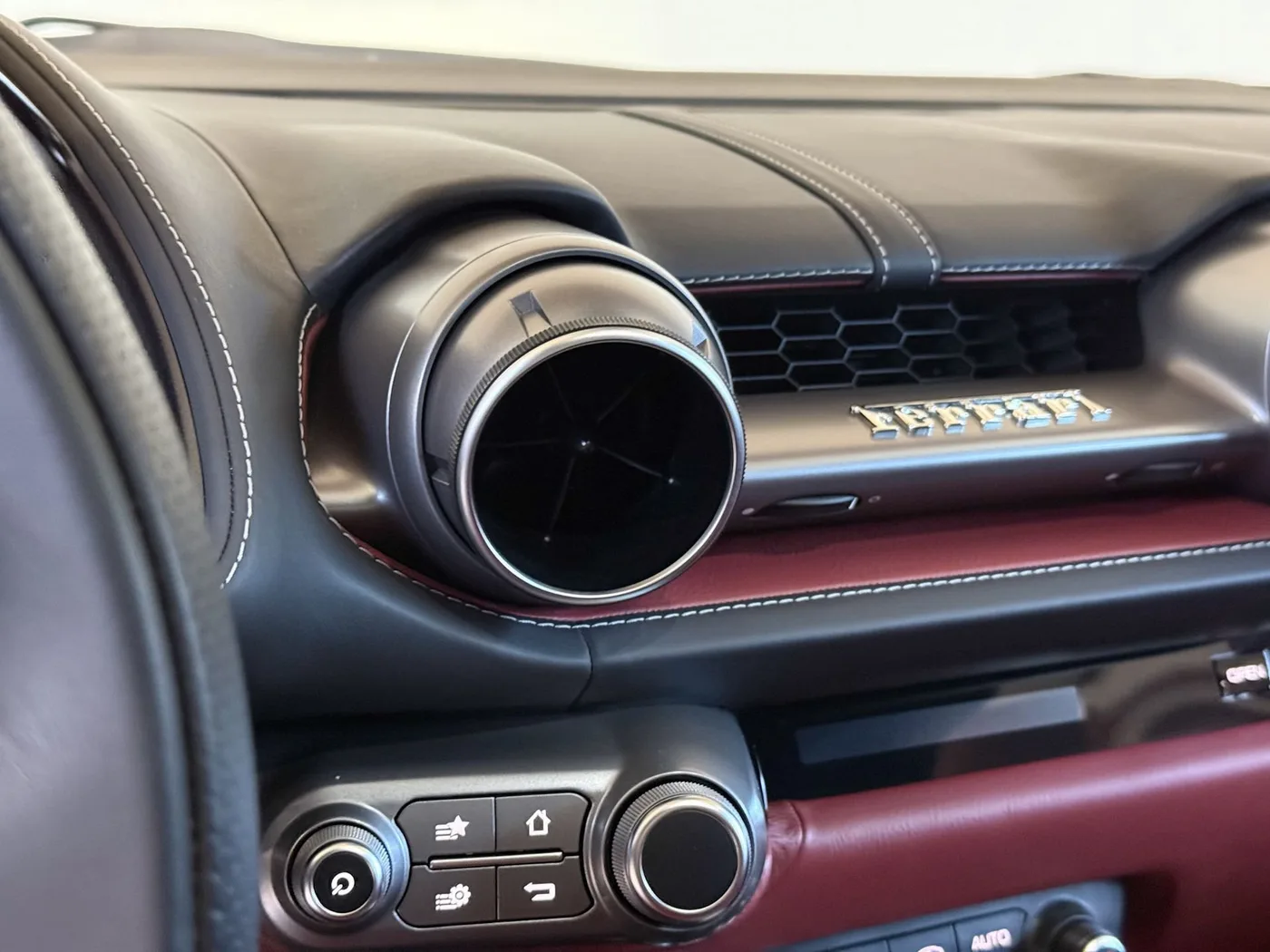 2020 Ferrari 812 GTS offered by a specialist dealer in Lucca, Italy, photo 14 of 17