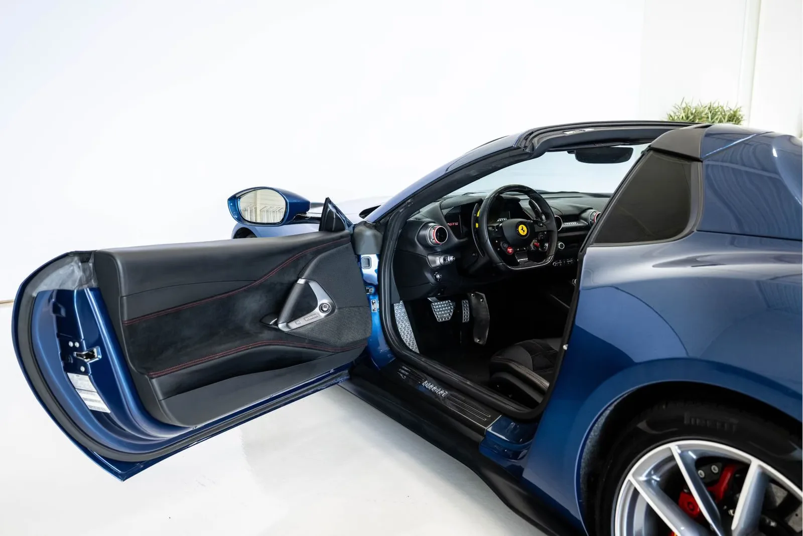 2020 Ferrari 812 GTS, 8/25
