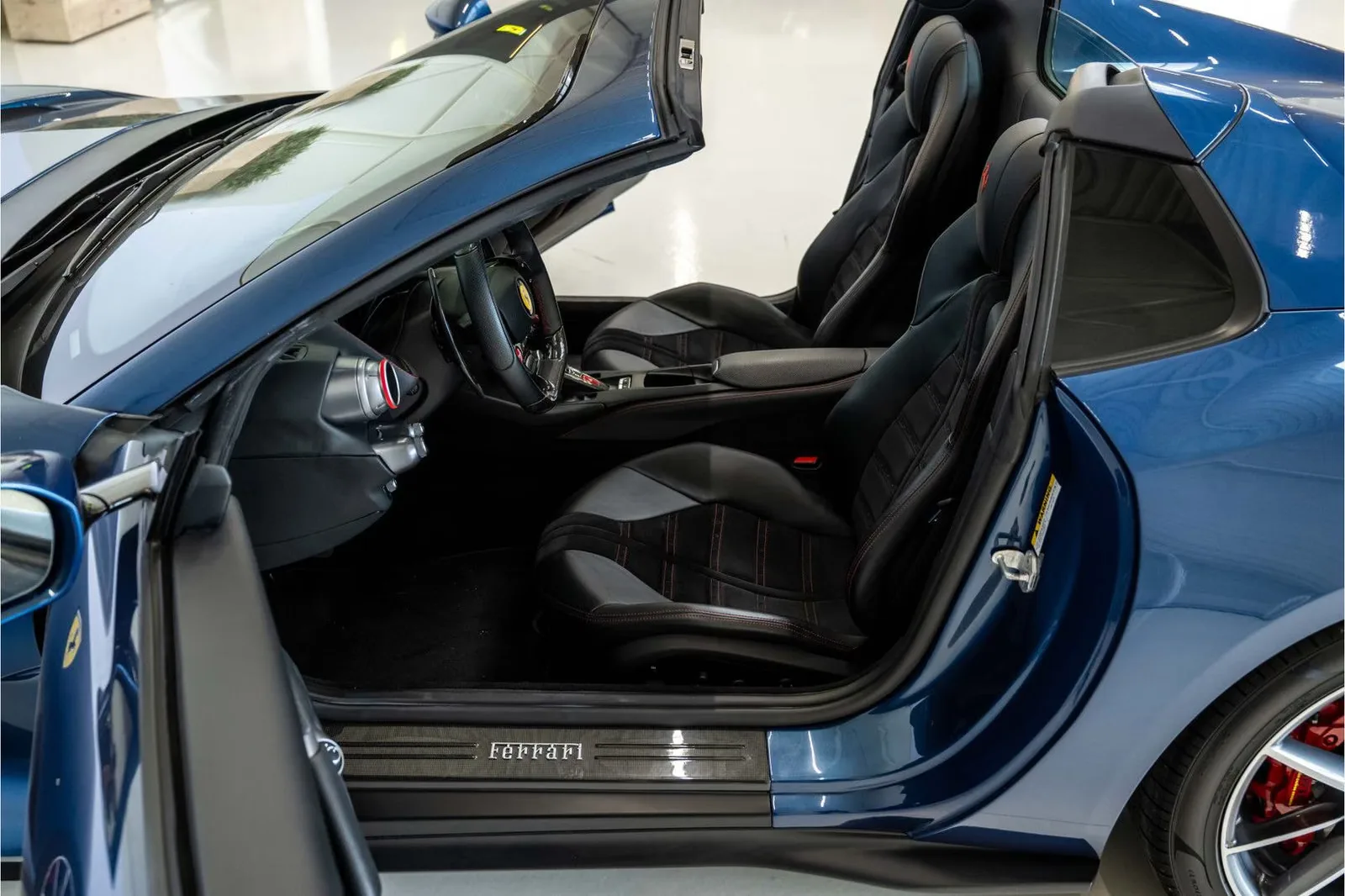 2020 Ferrari 812 GTS, 9/25