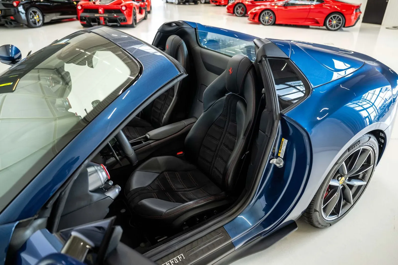 2020 Ferrari 812 GTS, 10/25
