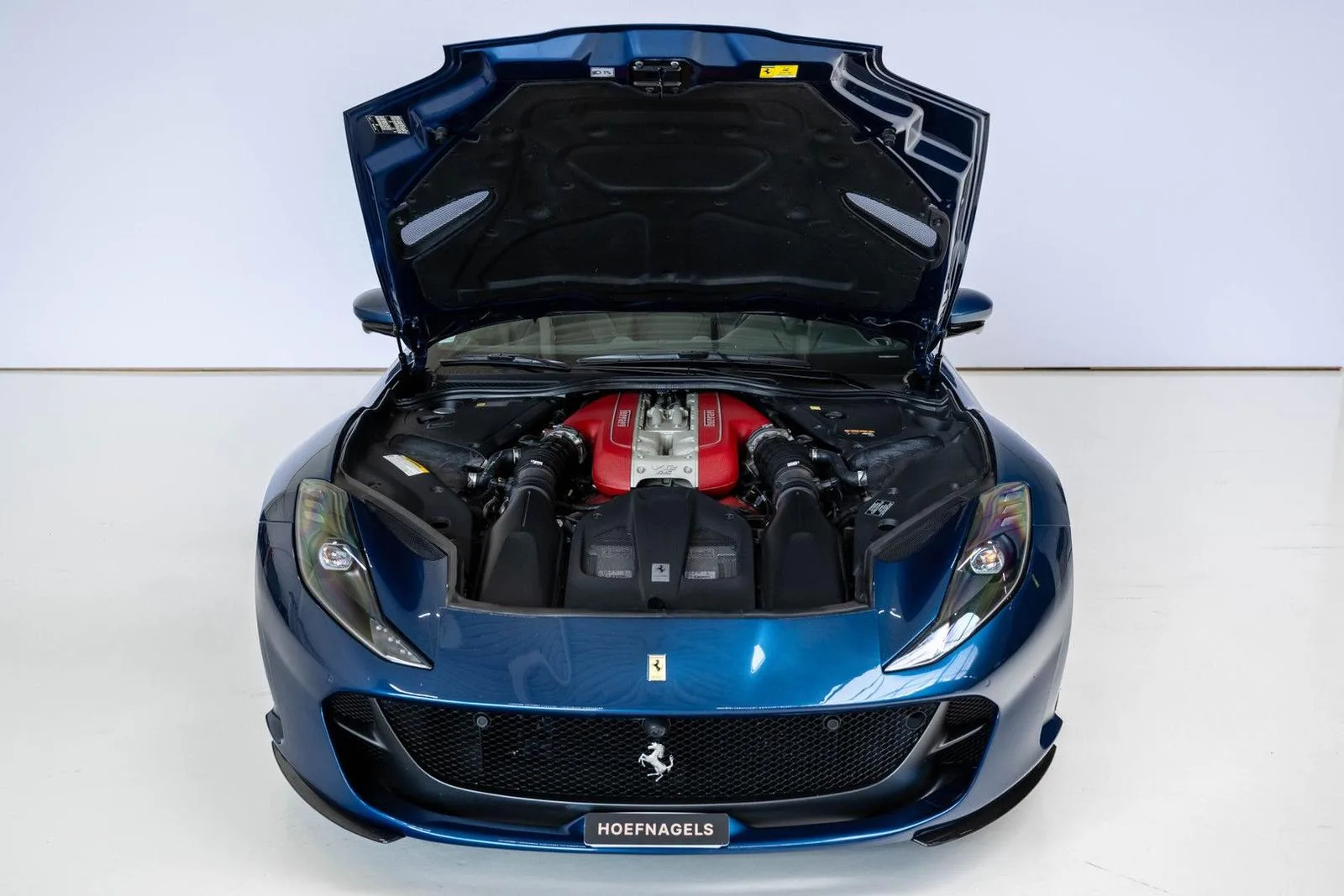 2020 Ferrari 812 GTS, 24/25