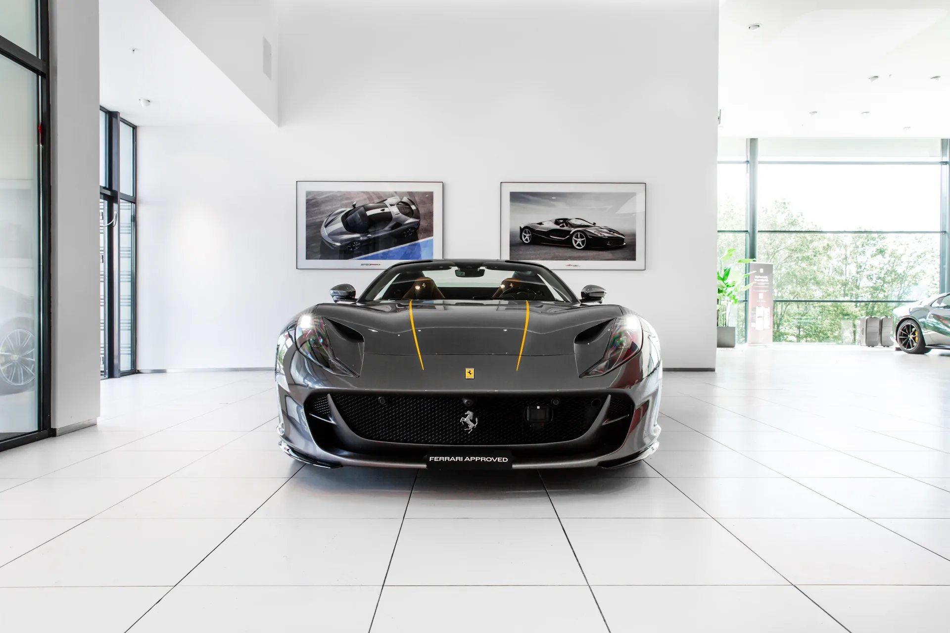 2020 Ferrari 812 GTS angeboten von einem Fachhändler in Hengelo, Niederlande, Hauptfoto
