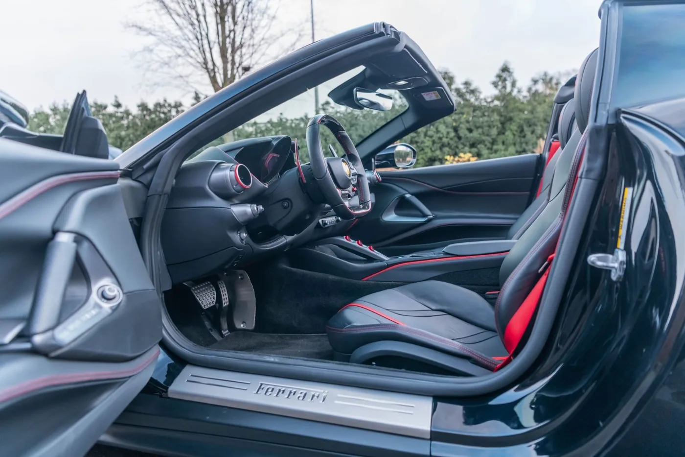 2020 Ferrari 812 GTS angeboten von einem Supersportwagenhändler in Gronau, Deutschland, Foto 16 von 25