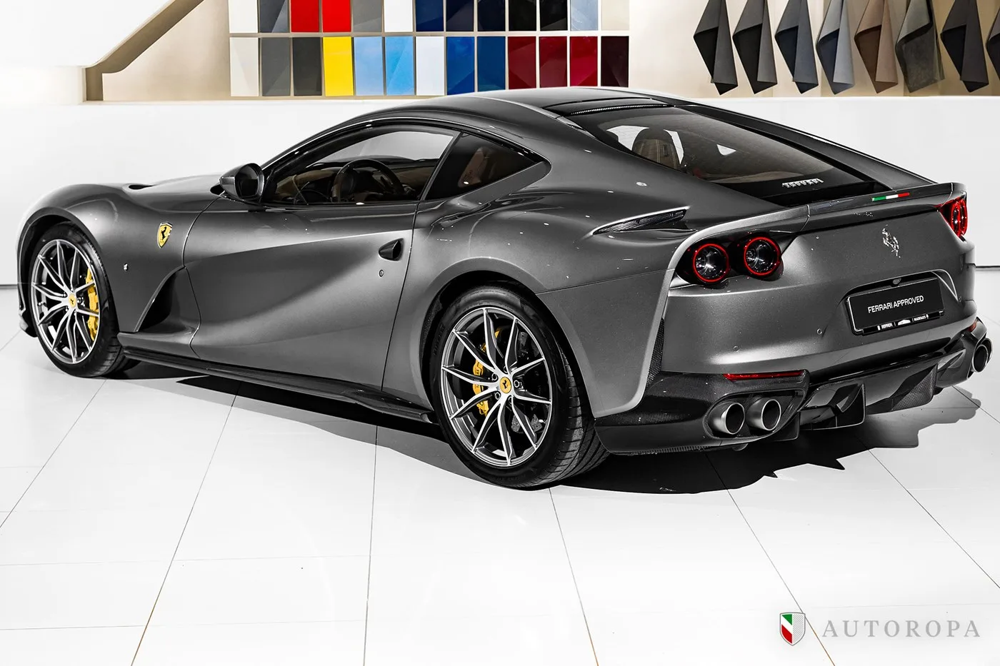 2020 Ferrari 812 Superfast angeboten von einem offiziellen Ferrari und Maserati-Vertragshändler in Arlöv, Schweden, Foto 4 von 10