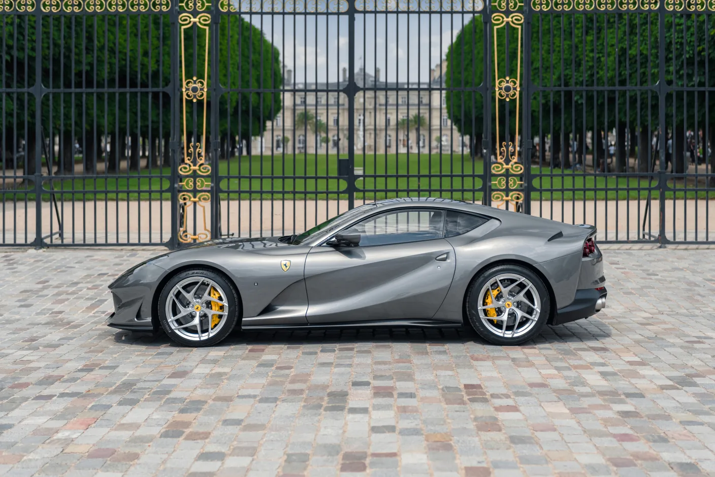 2020 Ferrari 812 Superfast, 2/30
