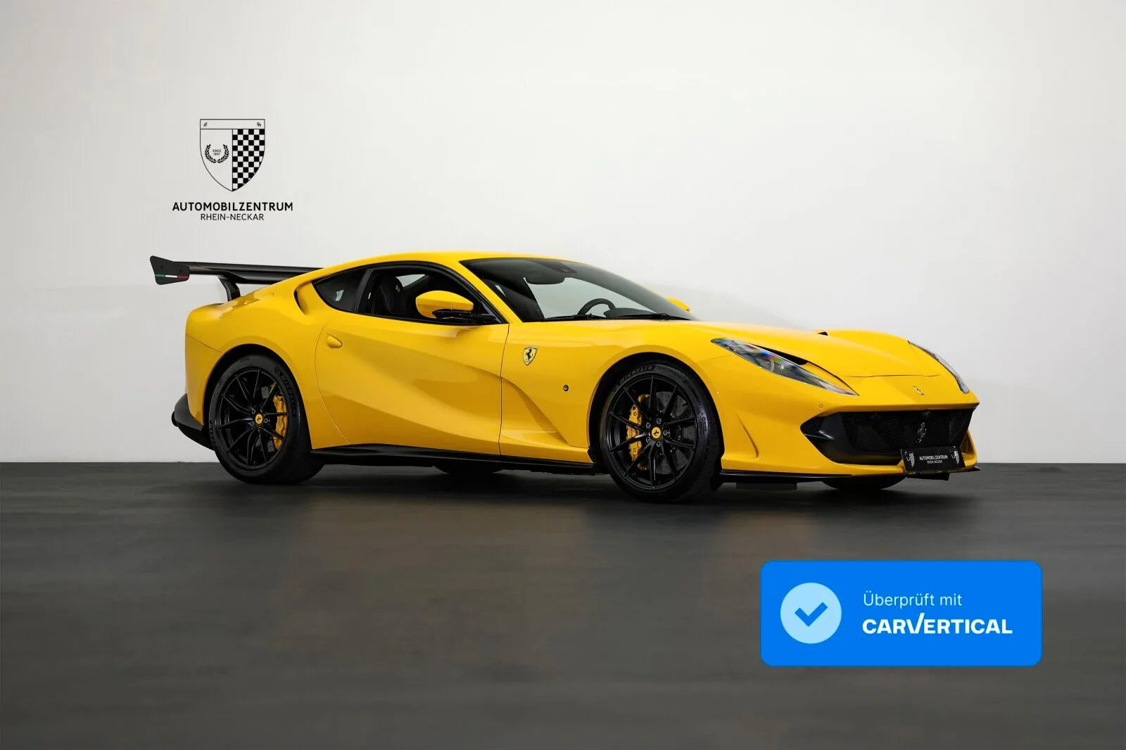 2020 Ferrari 812 Superfast angeboten von einem Supersportwagenhändler in Viernheim, Deutschland, Hauptfoto