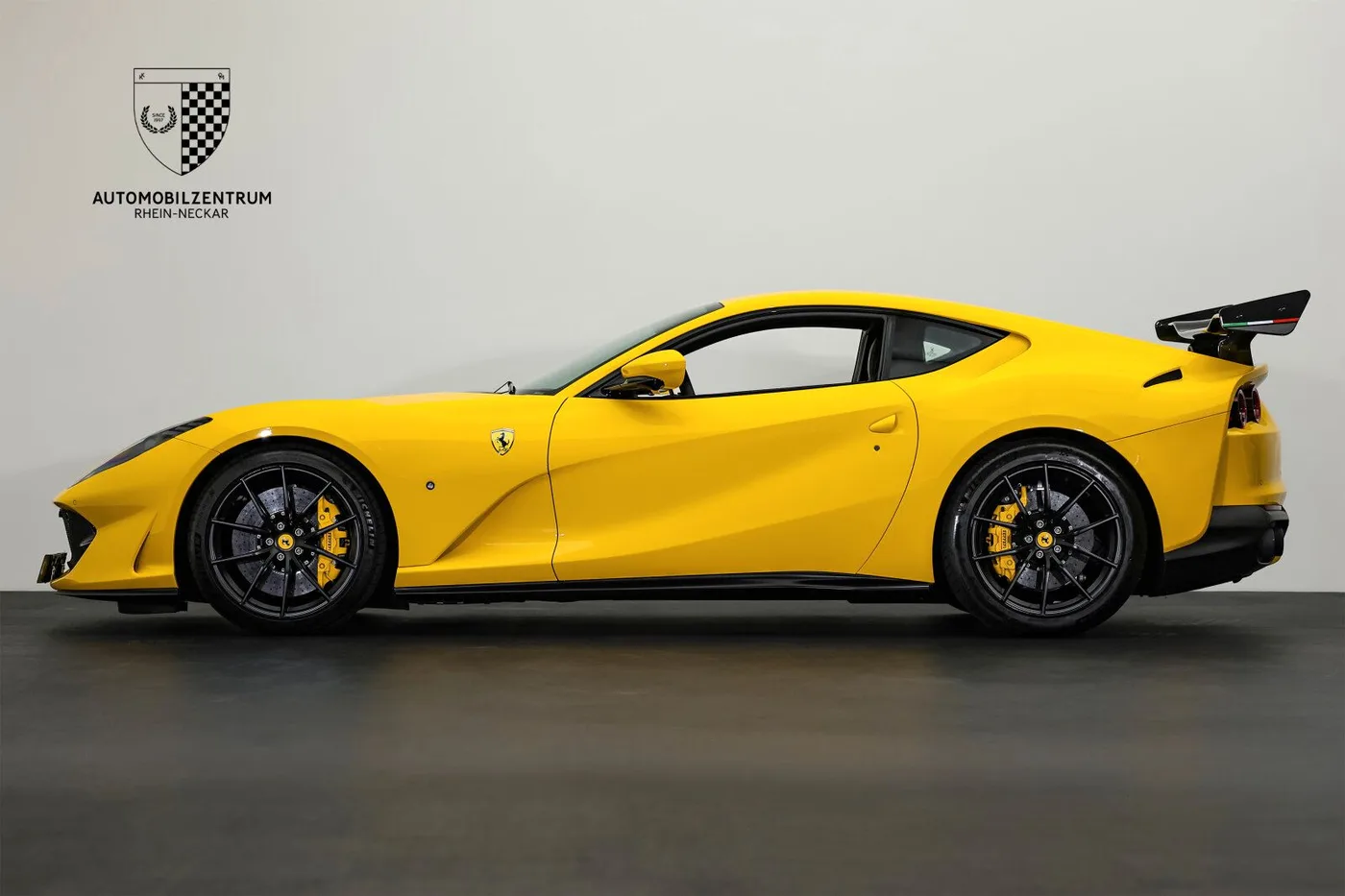 2020 Ferrari 812 Superfast angeboten von einem Supersportwagenhändler in Viernheim, Deutschland, Foto 4 von 25