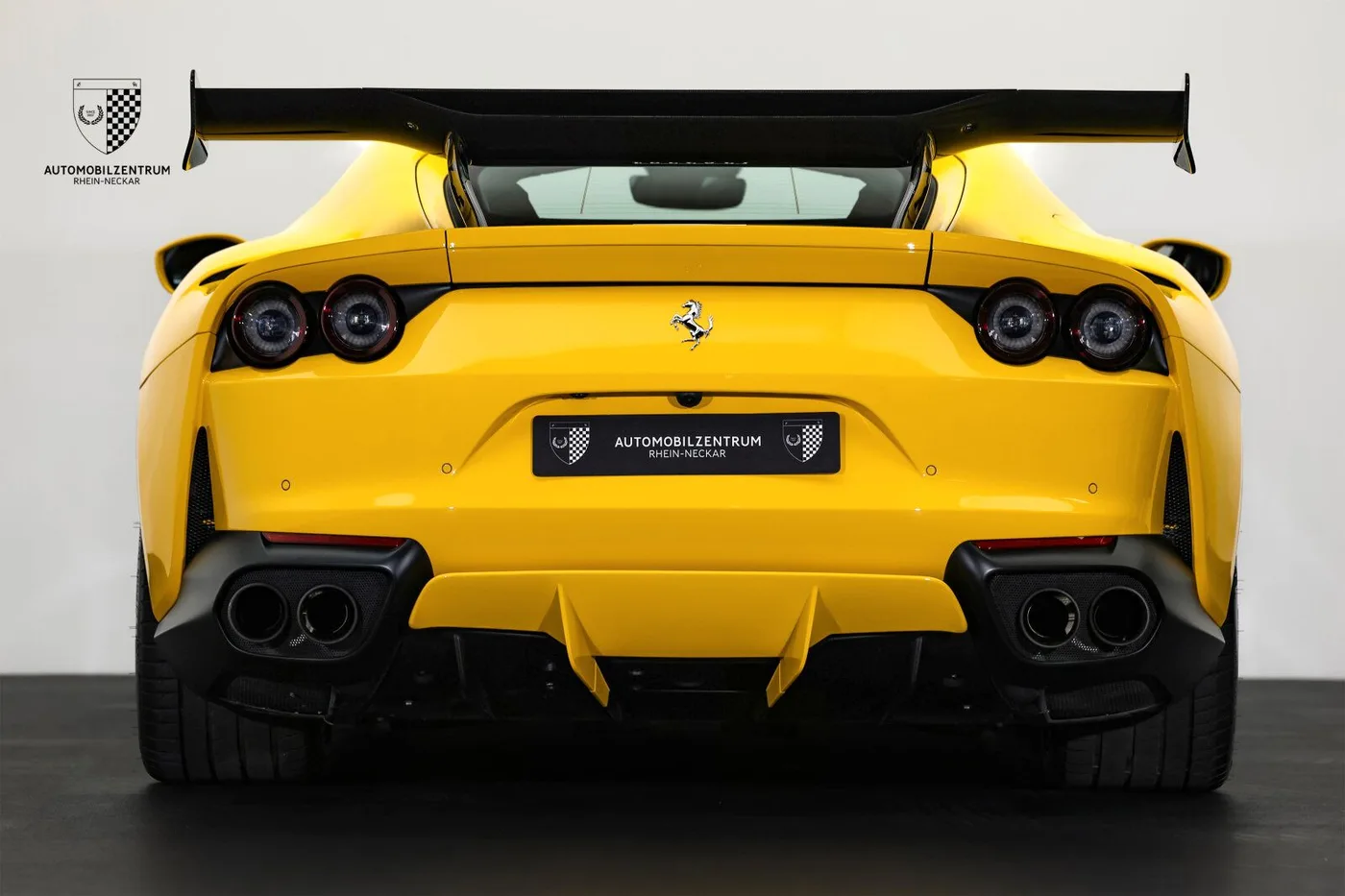 2020 Ferrari 812 Superfast angeboten von einem Supersportwagenhändler in Viernheim, Deutschland, Foto 6 von 25