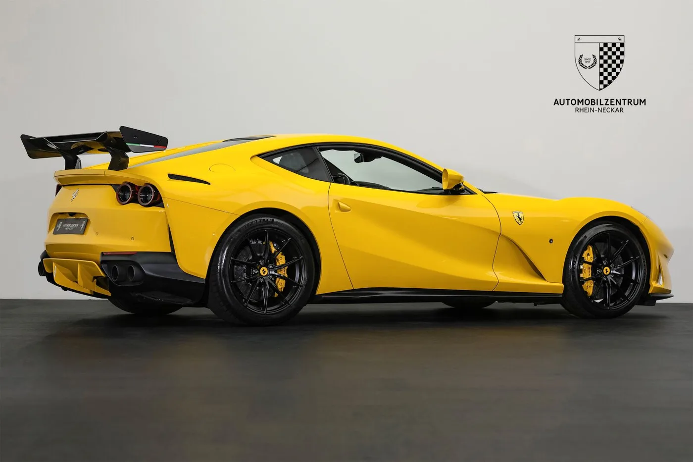 2020 Ferrari 812 Superfast angeboten von einem Supersportwagenhändler in Viernheim, Deutschland, Foto 7 von 25