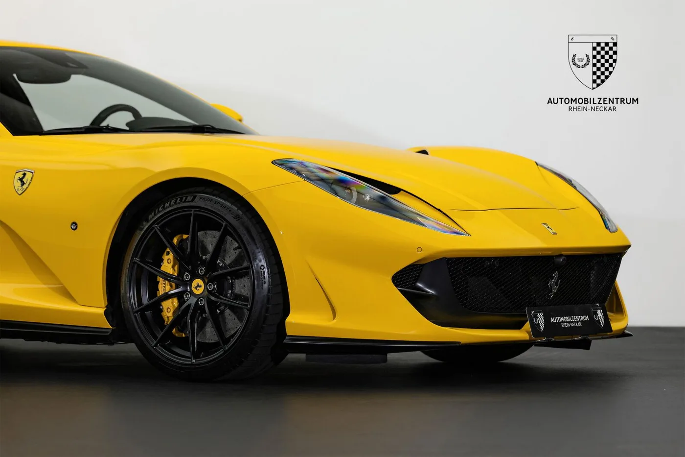 2020 Ferrari 812 Superfast angeboten von einem Supersportwagenhändler in Viernheim, Deutschland, Foto 9 von 25