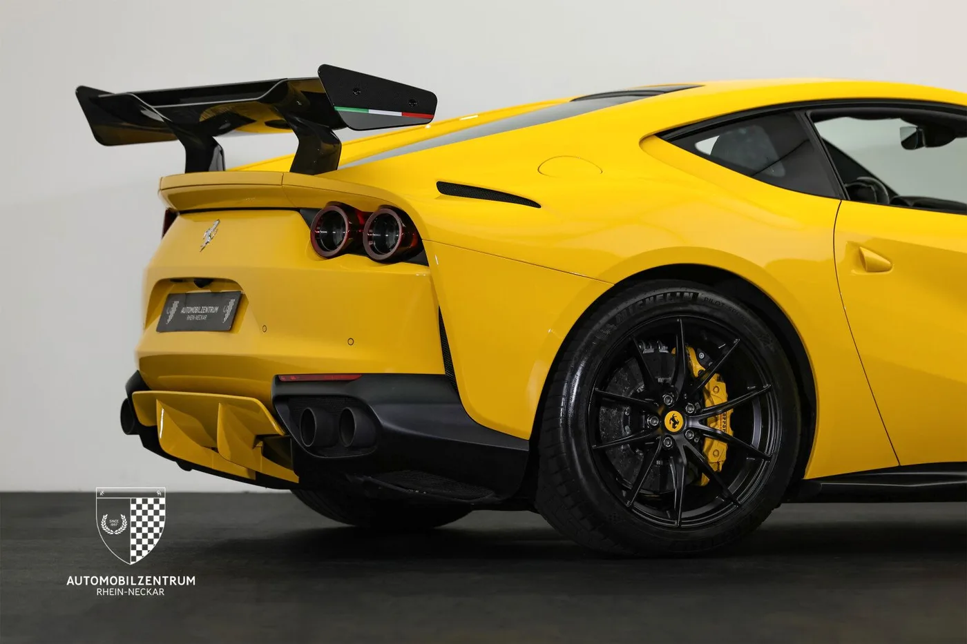 2020 Ferrari 812 Superfast angeboten von einem Supersportwagenhändler in Viernheim, Deutschland, Foto 10 von 25