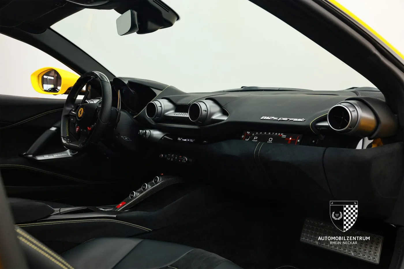 2020 Ferrari 812 Superfast angeboten von einem Supersportwagenhändler in Viernheim, Deutschland, Foto 24 von 25