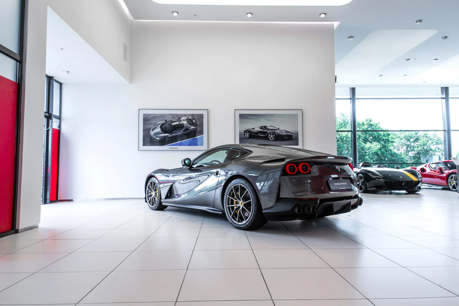 2020 Ferrari 812 Superfast, 2/30