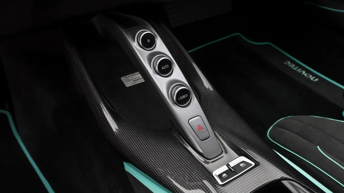 2020 Ferrari 812 Superfast offered by a specialist dealer in Dubai, United Arab Emirates, photo 15 of 25