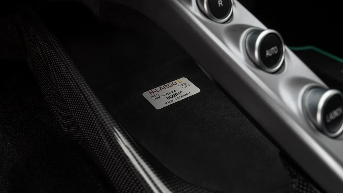 2020 Ferrari 812 Superfast offered by a specialist dealer in Dubai, United Arab Emirates, photo 17 of 25