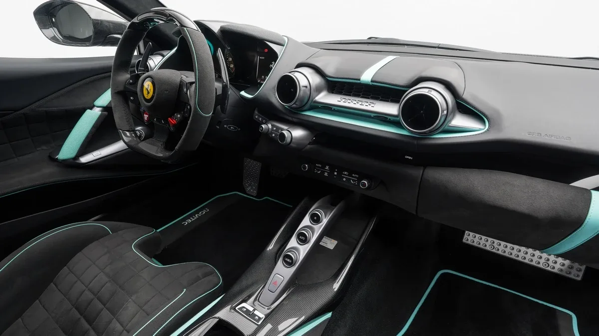 2020 Ferrari 812 Superfast offered by a specialist dealer in Dubai, United Arab Emirates, photo 18 of 25