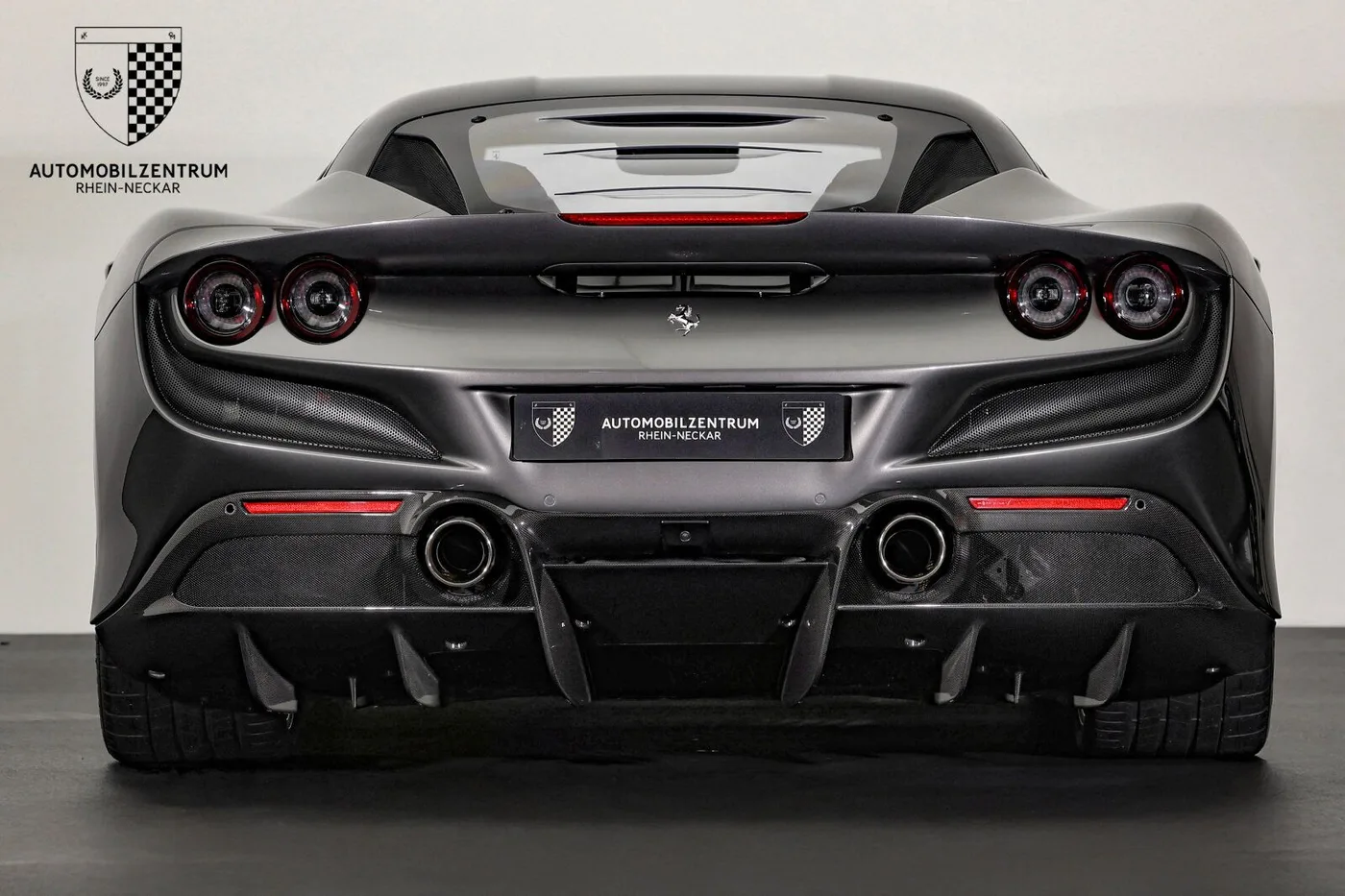 2020 Ferrari F8 Tributo proposée par un spécialiste de la supercar à Viernheim, Allemagne, photo 6 sur 25