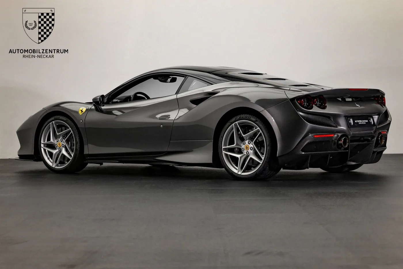 2020 Ferrari F8 Tributo proposée par un spécialiste de la supercar à Viernheim, Allemagne, photo 7 sur 25
